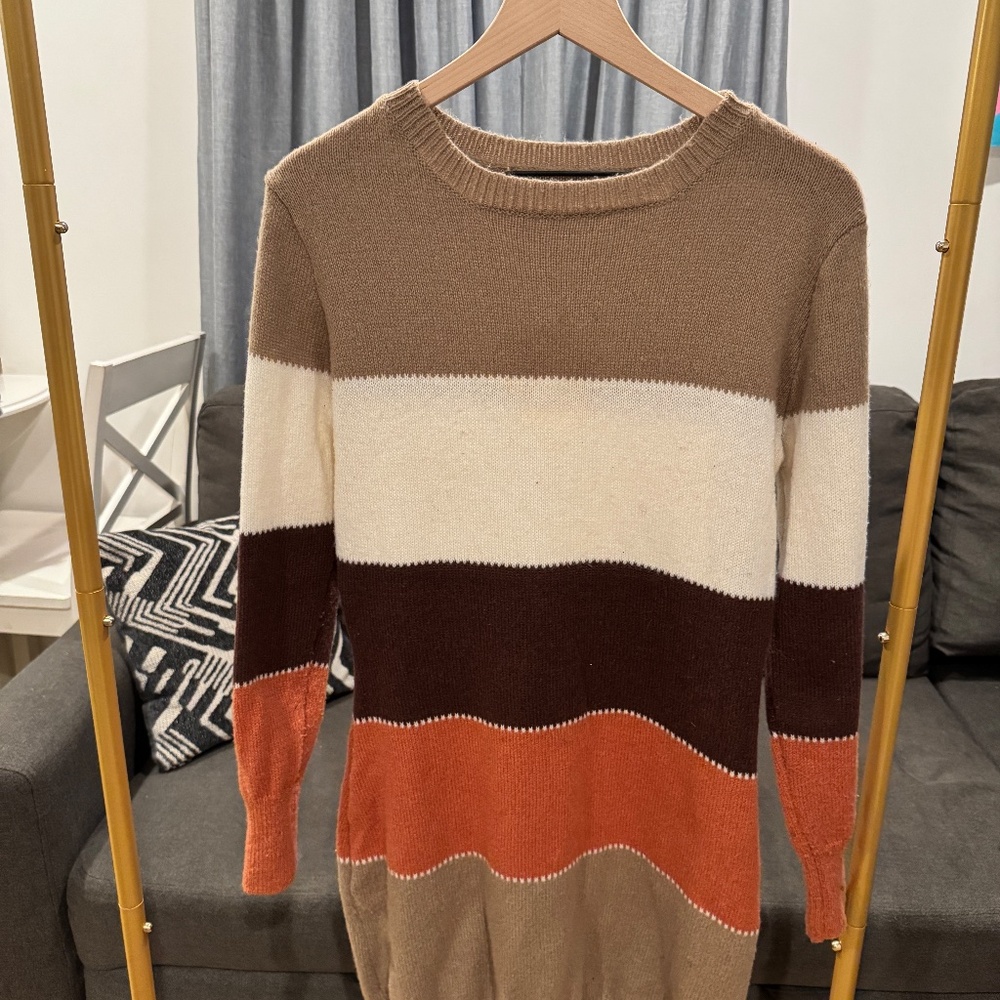 Colorblock Roundneck sweater dress